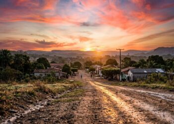 A cidade do interior de Goiás com 5.000 moradores onde o sol nasce às 5h e se põe às 17h30 o ano todo
