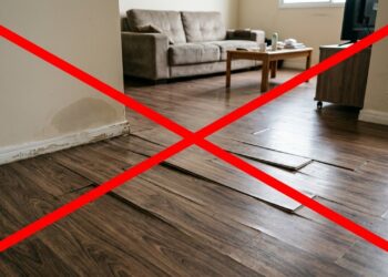 Adeus, piso laminado que estufa: vinílico clicado resiste à água e dispensa cola