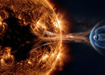 NASA capta imagem inédita de "buraco gigante" no Sol e dispara alerta