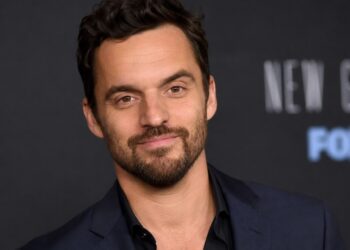 Homem-Aranha: Vão fazer o Jake Johnson de Miles Morales viver o Peter Parker de meia-idade no cinema