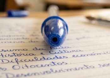 Para que serve o pequeno furo na tampa da caneta Bic?