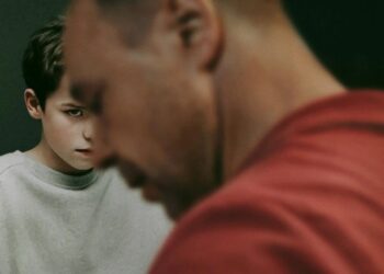 Tem só 4 episódios e essa minissérie policial na Netflix virou uma das mais elogiadas dos últimos tempos