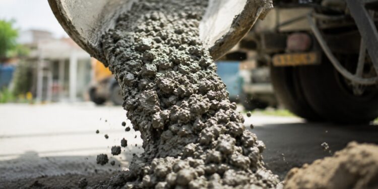 O novo tipo de cimento feito com rocha vulcânica que promete revolucionar a construção civil e salvar o planeta