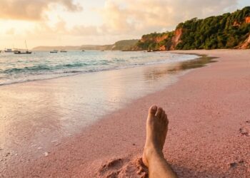A praia brasileira de areia rosa que quase ninguém conhece no Nordeste