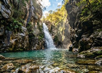 A cachoeira escondida em Goiás com piscinas naturais de água cristalina que poucos brasileiros conhecem