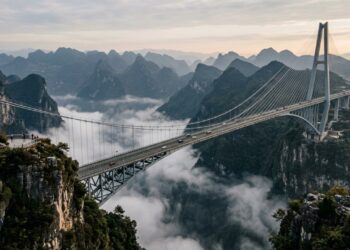 A ponte mais alta do mundo abre em 2026 na China e tem altura de um arranha-céu