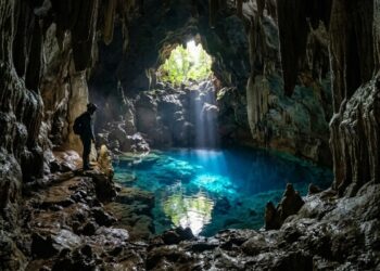 A gruta de águas azuladas no interior da Bahia que parece um cenário de outro planeta e fica longe dos roteiros turísticos