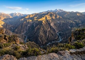 O geoparque da UNESCO no Peru que tem cânion 2 vezes mais fundo que o Grand Canyon: e um condor que voa 160 km sem bater as asas