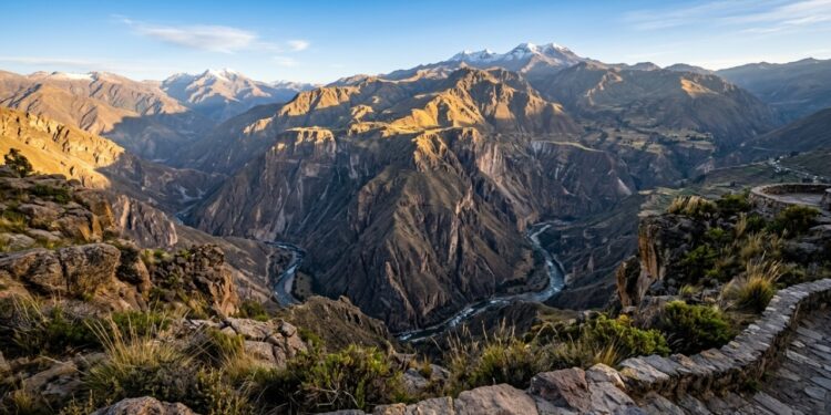 O geoparque da UNESCO no Peru que tem cânion 2 vezes mais fundo que o Grand Canyon: e um condor que voa 160 km sem bater as asas