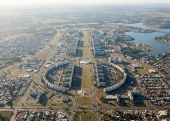 A cidade brasileira que foi construída em formato de avião e virou símbolo mundial