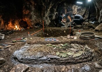 Descoberta arqueológica revela como humanos dormiam há 200 mil anos