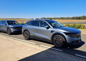 Zeekr 7X chega ao Brasil por R$ 448 mil: SUV elétrico de 646 cv que carrega de 10% a 80% em 13 minutos e desafia BMW e Porsche no segmento premium