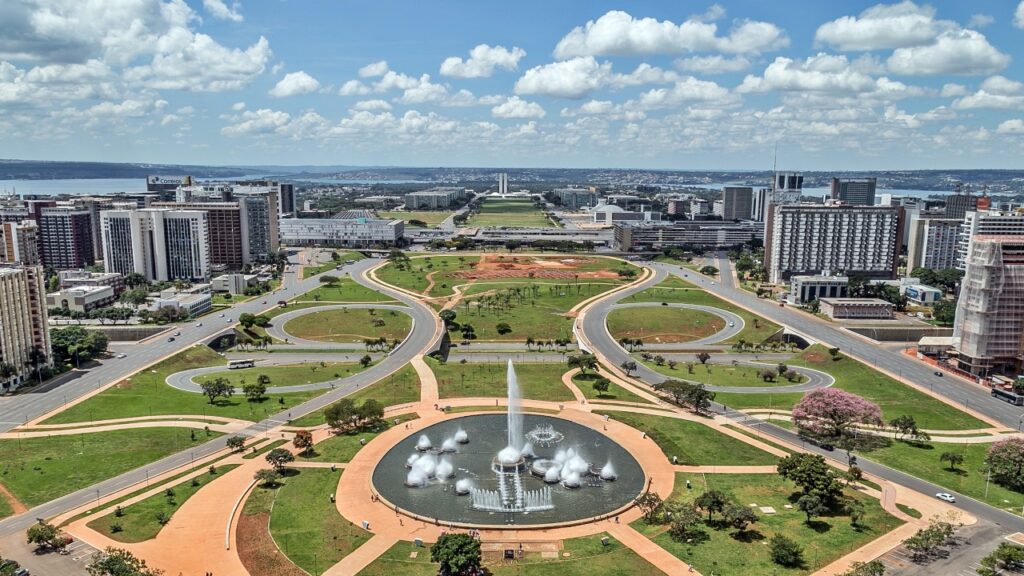 A cidade brasileira que foi construída em formato de avião e virou símbolo mundial