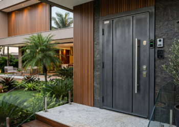 Qual porta de entrada é mais segura: madeira,metal ou blindada?
