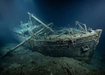 64 anos após afundar, último navio de Shackleton aparece pela primeira vez em imagens de perto