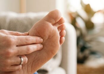 Por que você não consegue fazer cócegas em si mesmo, o cerebelo anula a sensação 0,1 segundo antes do toque e isso revela um dos mecanismos de defesa mais rápidos que o corpo humano possui