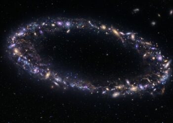 Anel cósmico de 1,3 bilhão de anos-luz desafia o limite previsto para estruturas no Universo