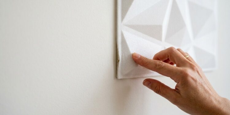 Instalação de placas de espuma nas paredes: para que servem e por que são ideais para quem tem mofo em casa
