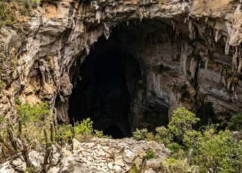 Um salão de 25 mil metros quadrados embaixo da terra: a cidade que guarda a maior caverna do Brasil
