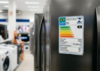 O que significa o selo Inmetro que vem colado nos eletrodomésticos e como ele pode economizar até R$ 600 por ano na conta de luz se for lido corretamente