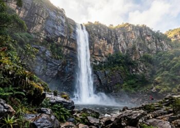 A cachoeira brasileira que possui um dos entornos naturais mais preservados do Brasil