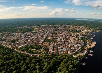 A capital brasileira que cresceu cercada pela floresta e desenvolveu uma rotina diferente de outras metrópoles