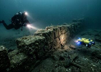 Muro de pedra submerso no Mar Báltico pode revelar uma armadilha de caça de 10 mil anos