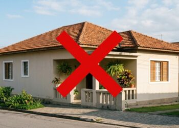 Esqueça a telha de barro: a cobertura solar que gera energia e substitui o telhado inteiro está mais barata do que você imagina