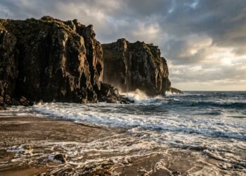 No litoral brasileiro, um município reúne paredões vulcânicos, balões e praias lindas