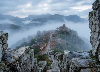 A neblina e as pedras fazem desta cidade um dos lugares mais curiosos do Brasil