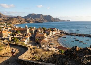 Dez ilhas guardam um Atlântico de vulcões, cidades antigas e sabores que mudam a cada travessia