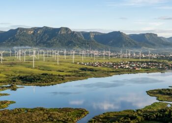 Entre torres gigantes e 23 lagoas uma cidade esconde uma paisagem que parece impossível