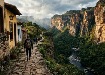 Entre grutas e rios escuros, uma pequena cidade baiana esconde paisagens que parecem cinema