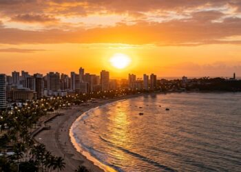 A cidade onde o sol nasce e se põe em horários que confundem quem visita