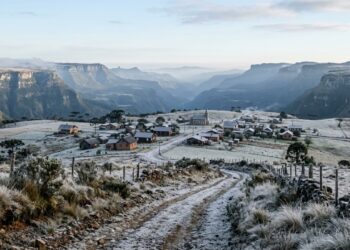Uma cidade entre cânions vê a neve voltar e guarda o ponto mais elevado do estado