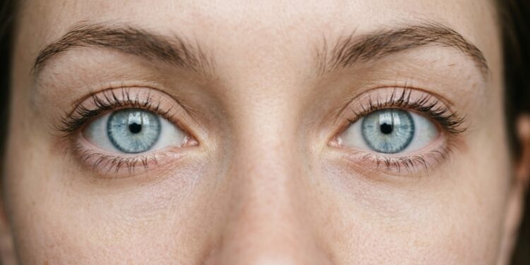 O segredo dos olhos azuis, verdes e castanhos: 5 diferenças que a ciência revela