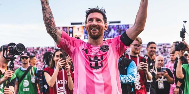 Reflexão do dia de Lionel Messi:"Fiz de tudo para chegar na melhor forma possível, porque a minha maneira de aproveitar é me sentindo bem, me sentindo útil para a equipe." 