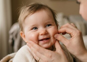 Por que sentimos vontade de apertar animais e bebês fofos? O cérebro tenta controlar uma emoção positiva intensa