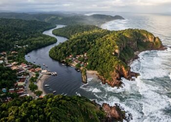 Trilhas, cachoeiras e cacau criam um roteiro diferente no litoral da Bahia