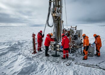 Cientistas abrem núcleo de 228 metros e encontram sinais de mar aberto sob a Antártida