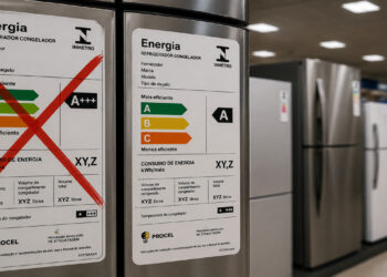 Adeus, selo A+++ na geladeira: a etiqueta do Inmetro perdeu as classes com sinal de mais em 1º de janeiro, passou a ter só 3 letras, A, B e C, e o varejo tem até 31 de dezembro para escoar o estoque com a identificação antiga