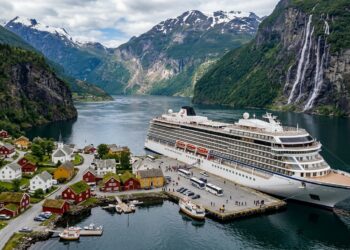 O vilarejo da Noruega com 300 habitantes que recebe 50 mil turistas por ano e os moradores querem que parem