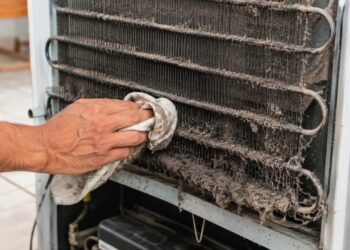 Técnicos revelam o erro que 90% dos brasileiros cometem com a geladeira e que encarece a conta de luz