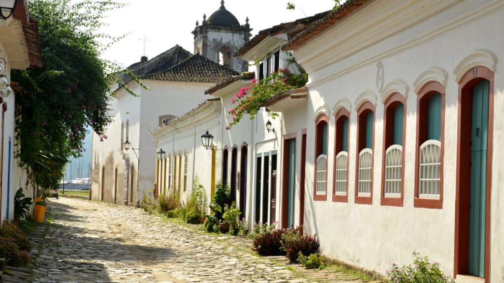 A vila brasileira de Igatu que possui um dos conjuntos arquitetônicos de pedra mais preservados do Brasil