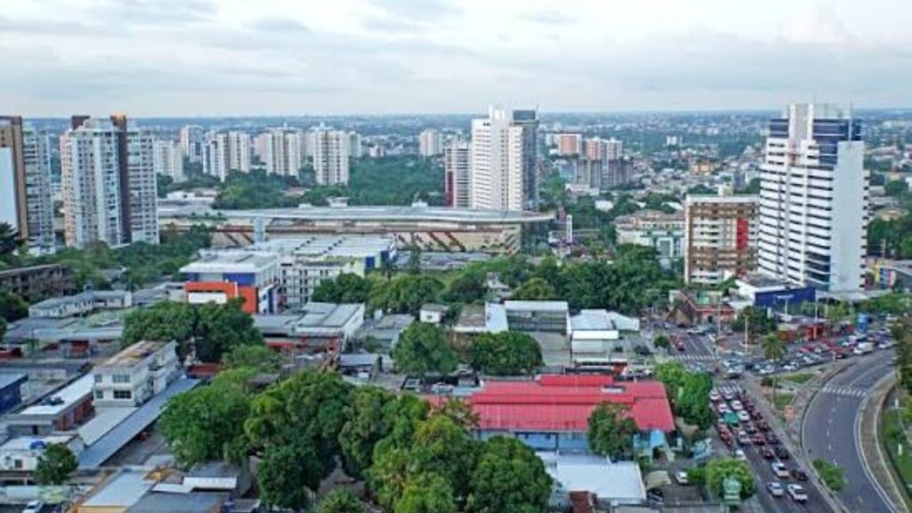 A capital brasileira que cresceu cercada pela floresta e desenvolveu uma rotina diferente de outras metrópoles