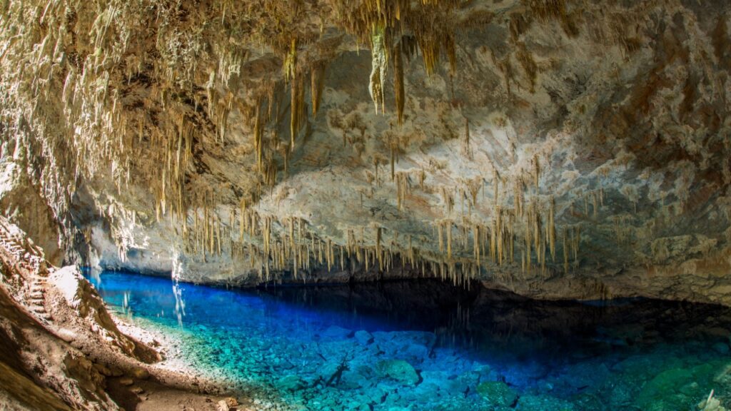 A cidade brasileira que encanta visitantes com a transparência de suas águas, rios cristalinos e uma natureza preservada de tirar o fôlego