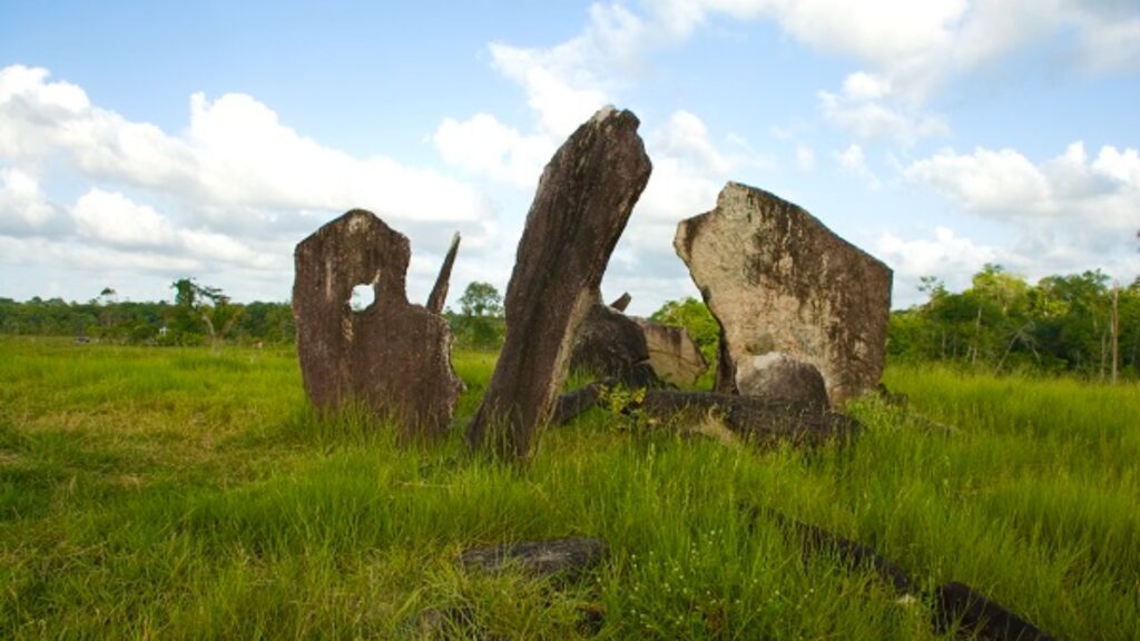 No extremo norte do Brasil, um círculo de granito do século XI acompanha o Sol e guarda uma história esquecida