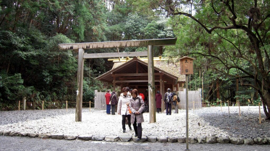 Este santuário do Japão é destruído e reconstruído a cada 20 anos e agora você tem uma rara chance de testemunhar essa tradição milenar
