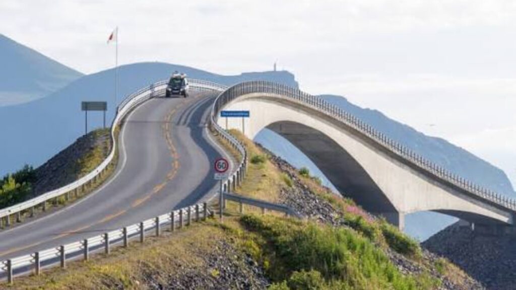 A estrada mais perigosa da Noruega virou a mais fotografada do mundo