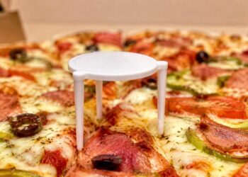 Para que serve o tripé no centro da caixa que você achava que era enfeite?